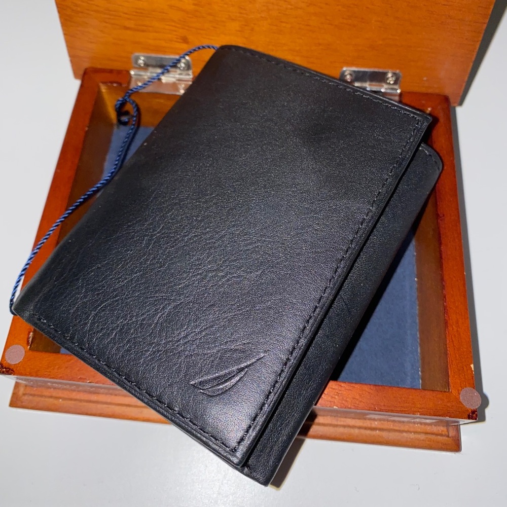 *NEW* Nautica Black Leather Wallet